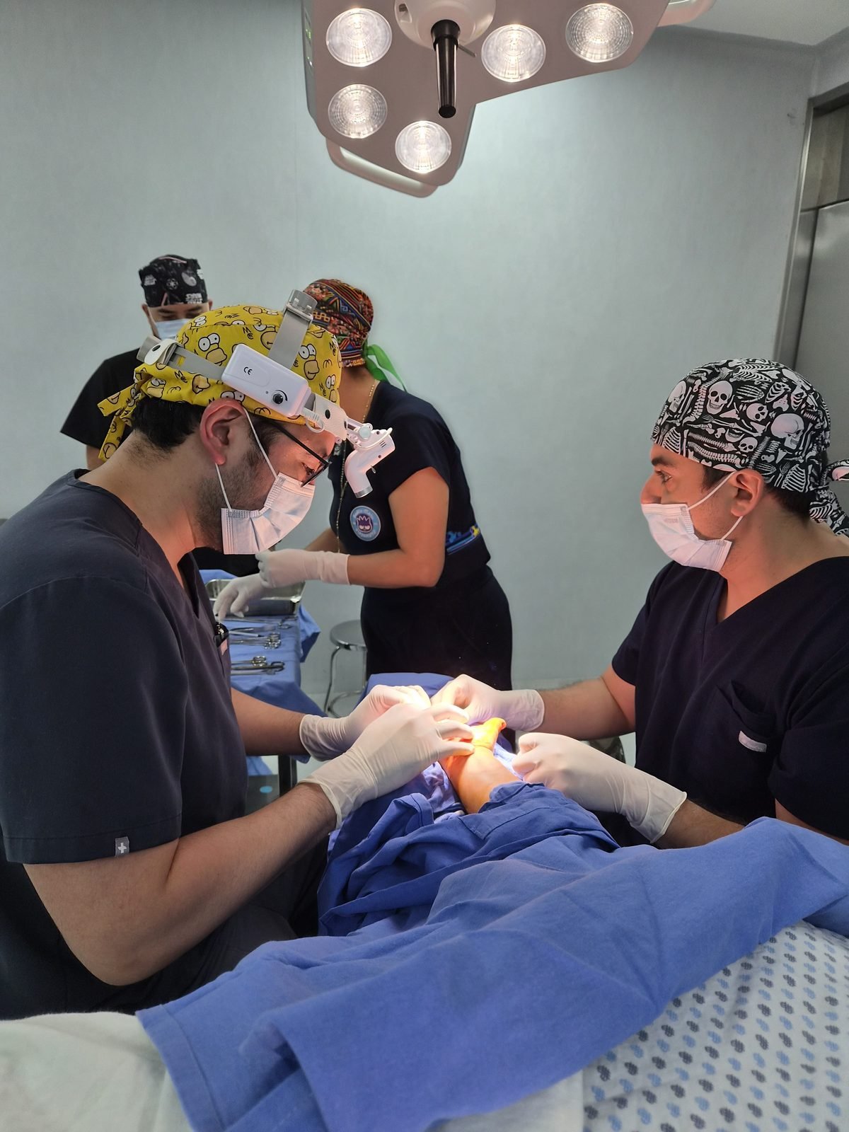 Cirugía en equipo, procedimiento ortopédico